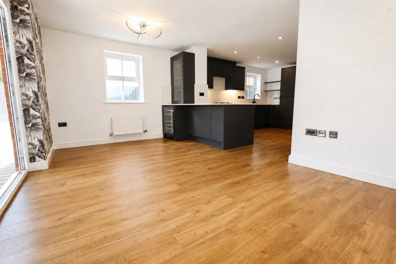 Fieldfare Close, Corby, NN18, photo 7