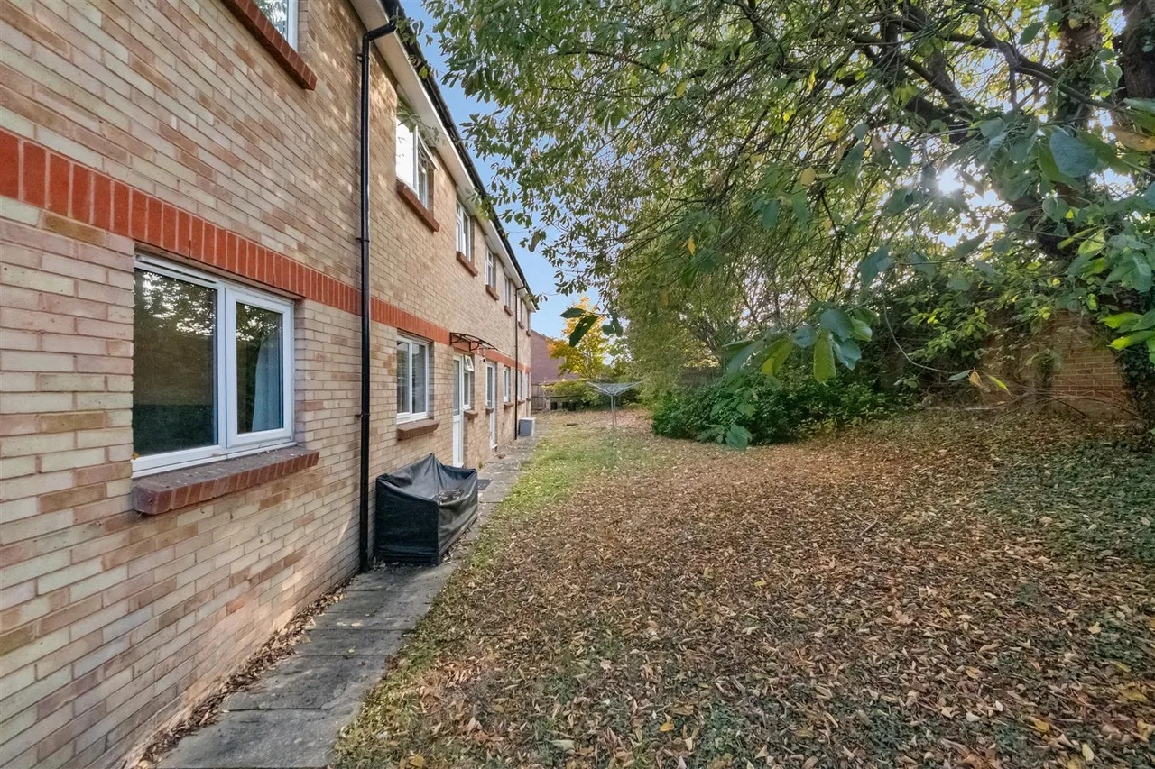 Lowdell Close, West Drayton, photo 5