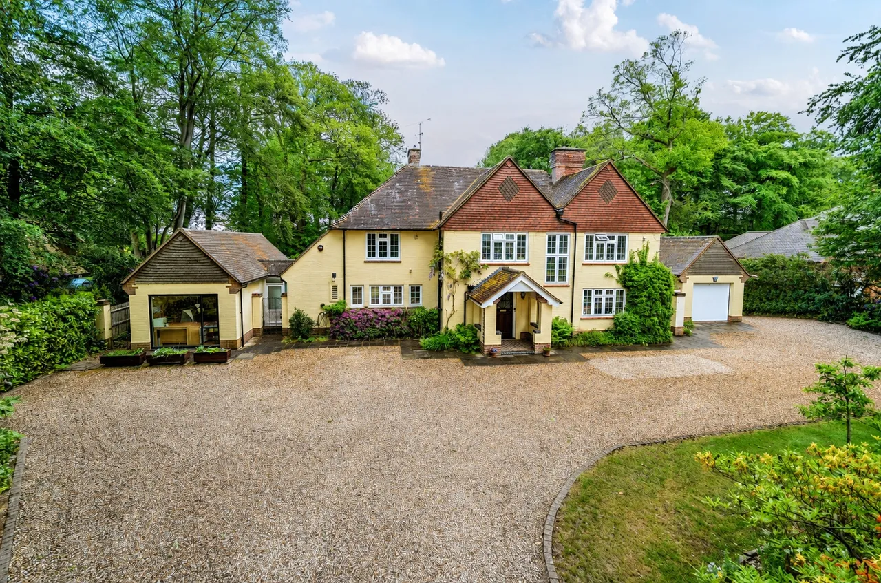 4 bed house for sale, Waverley Avenue, Fleet, GU51