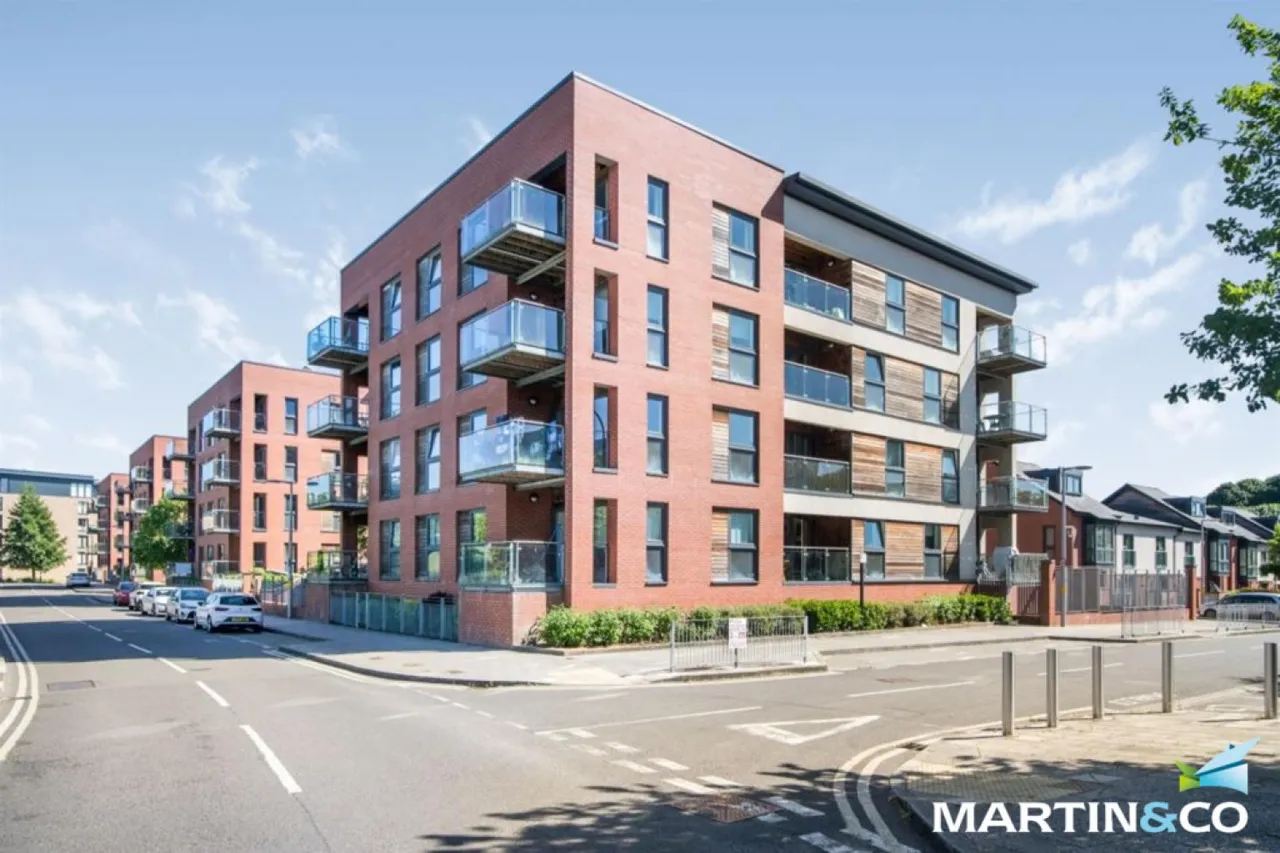 2 bed flat for sale — Bell Barn Road, Birmingham, B15
