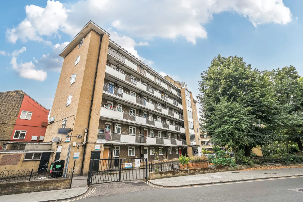 3 bed flat for sale — 17 Brookwood House, Webber Street, London