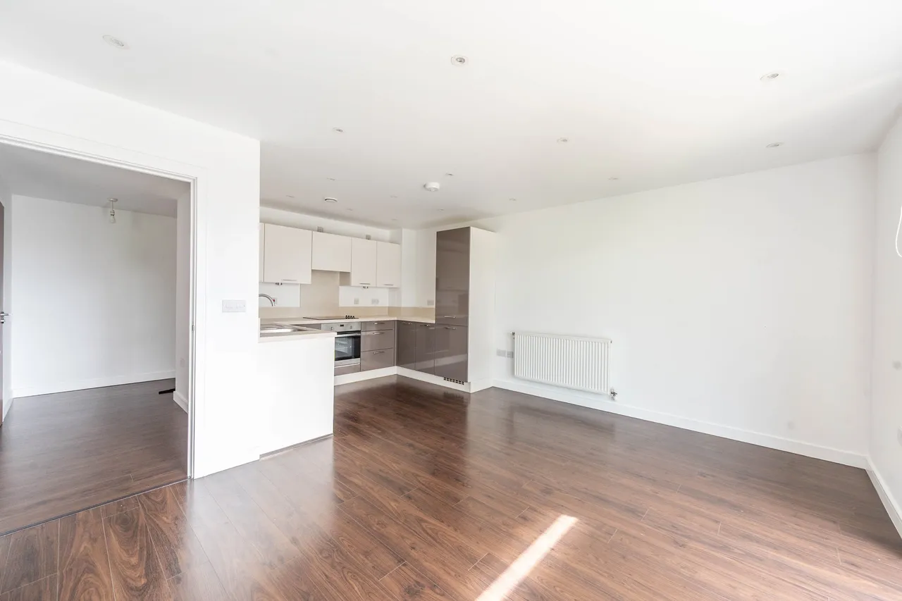 2 bed flat for sale — Flat 15, Brunel Court, 201 Green Lane, Edgware
