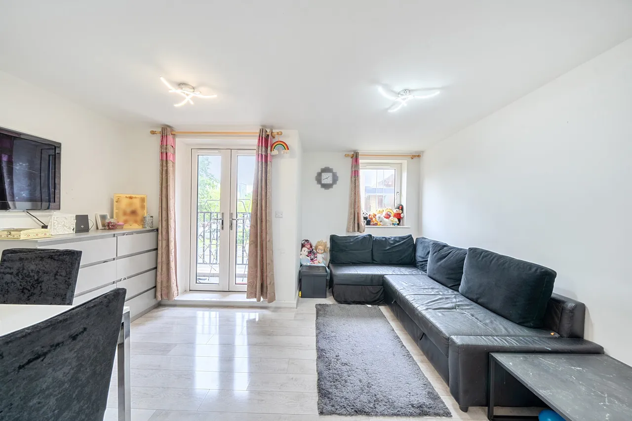 2 bed flat for sale, Rayners Lane, Harrow, HA2