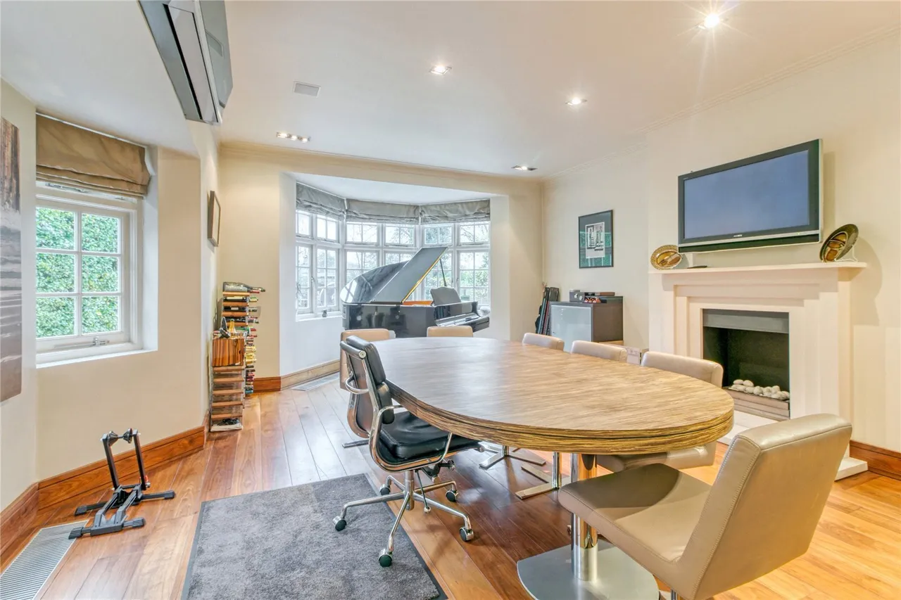 The Bishops Avenue, Hampstead Garden Suburb, N2, photo 24
