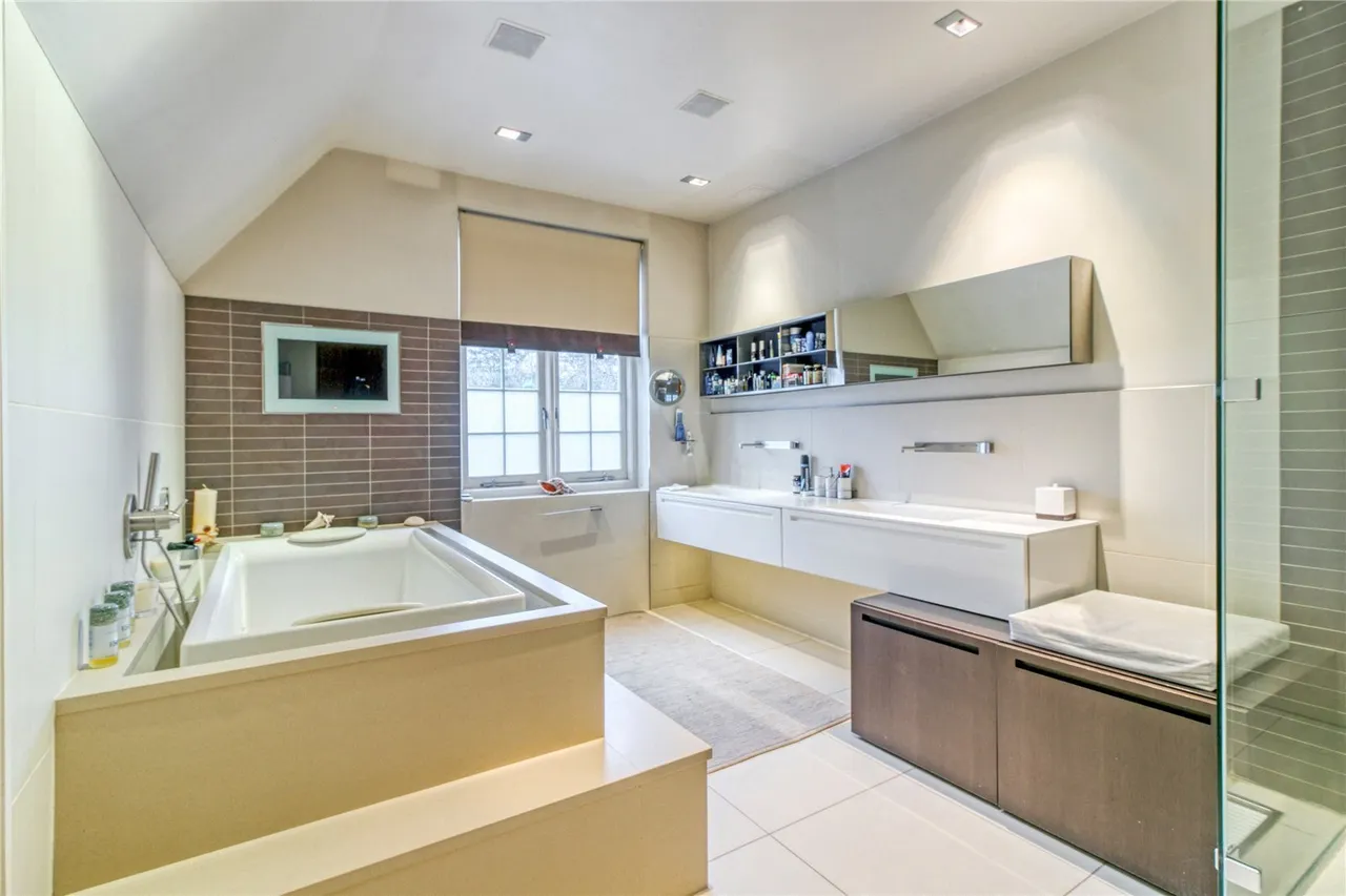 The Bishops Avenue, Hampstead Garden Suburb, N2, photo 11