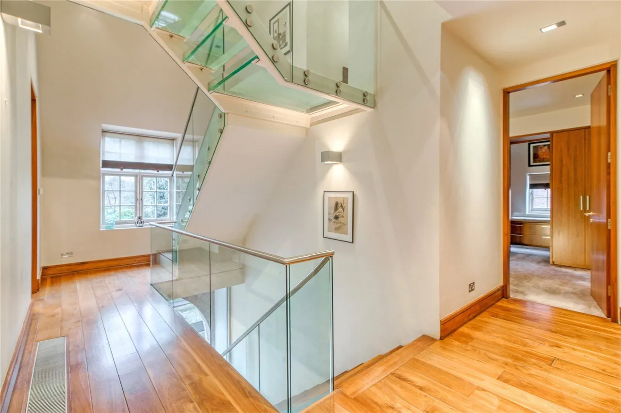The Bishops Avenue, Hampstead Garden Suburb, N2, photo 6