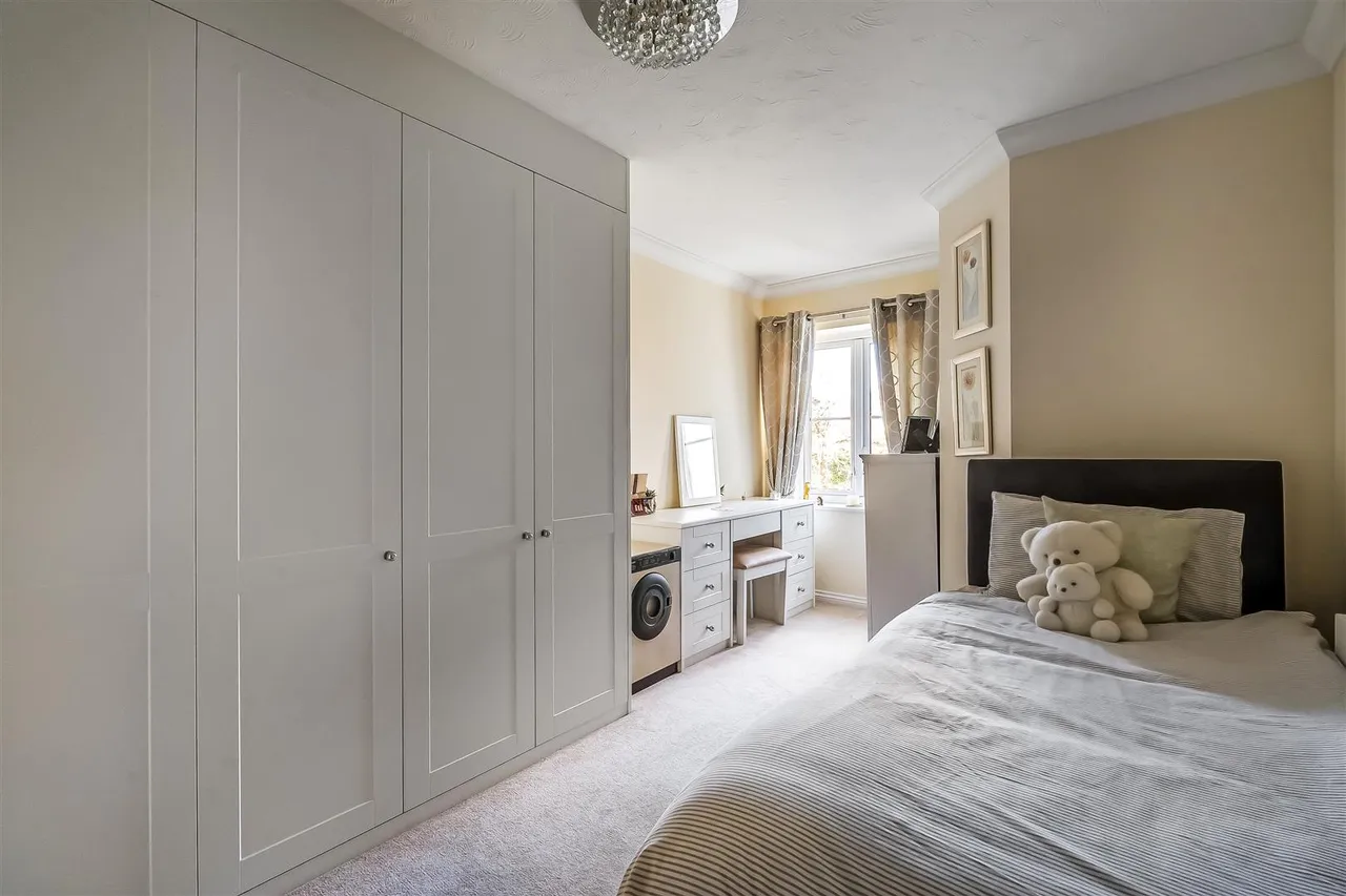 Kingston Avenue, Leatherhead, KT22, photo 7