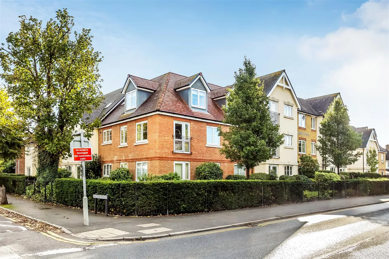 Kingston Avenue, Leatherhead, KT22, photo 15