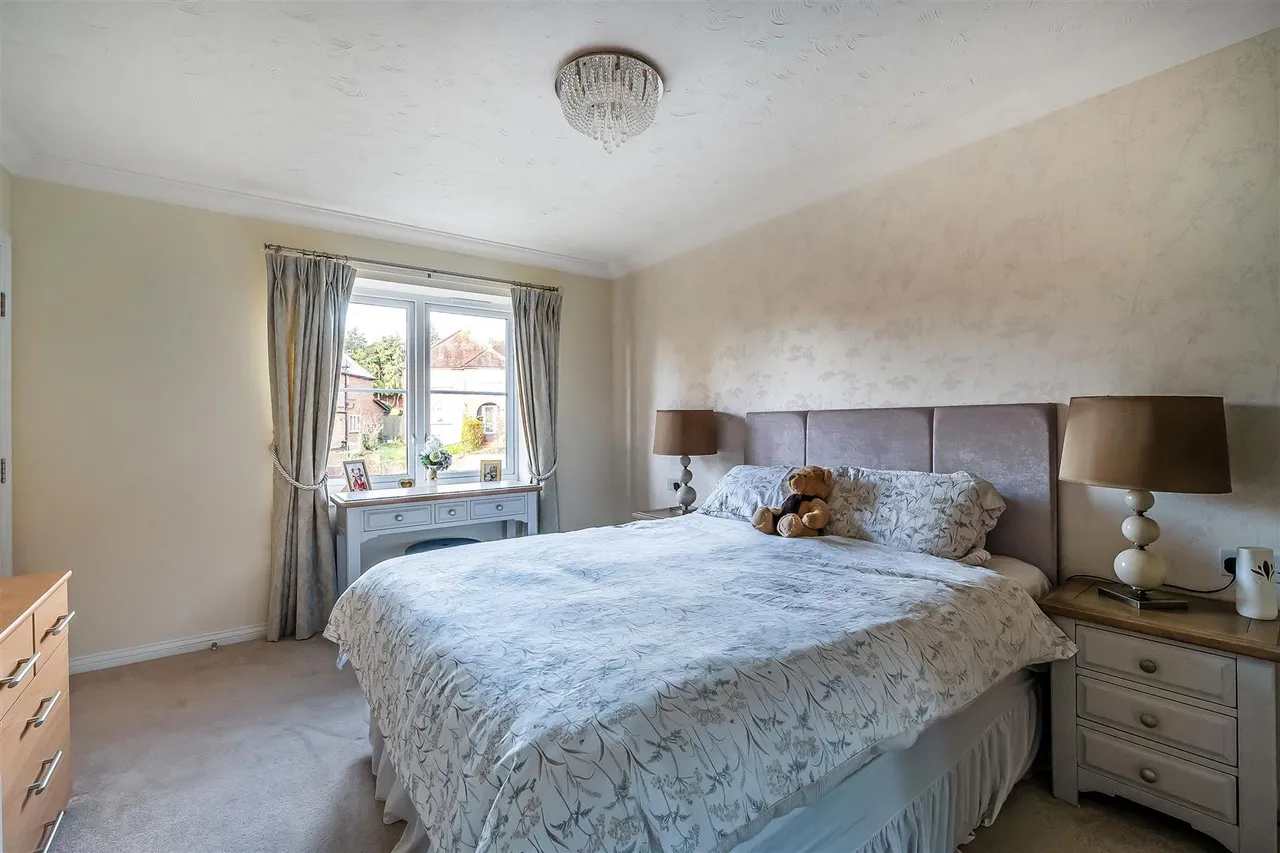 Kingston Avenue, Leatherhead, KT22, photo 5