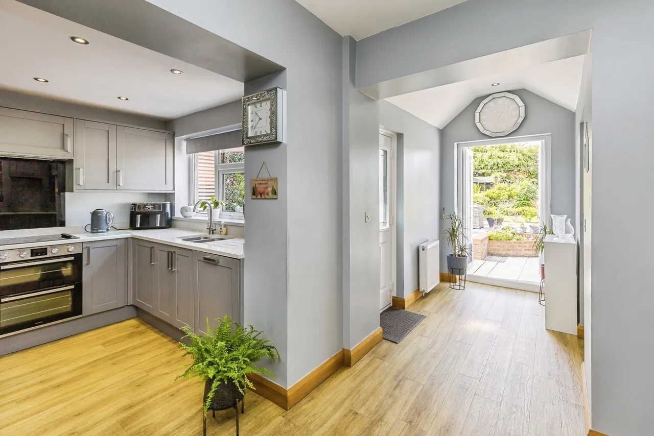 High Street, Coedpoeth, LL11, photo 3