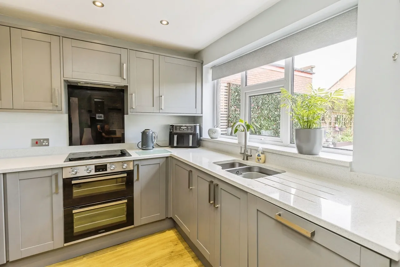 High Street, Coedpoeth, LL11, photo 11