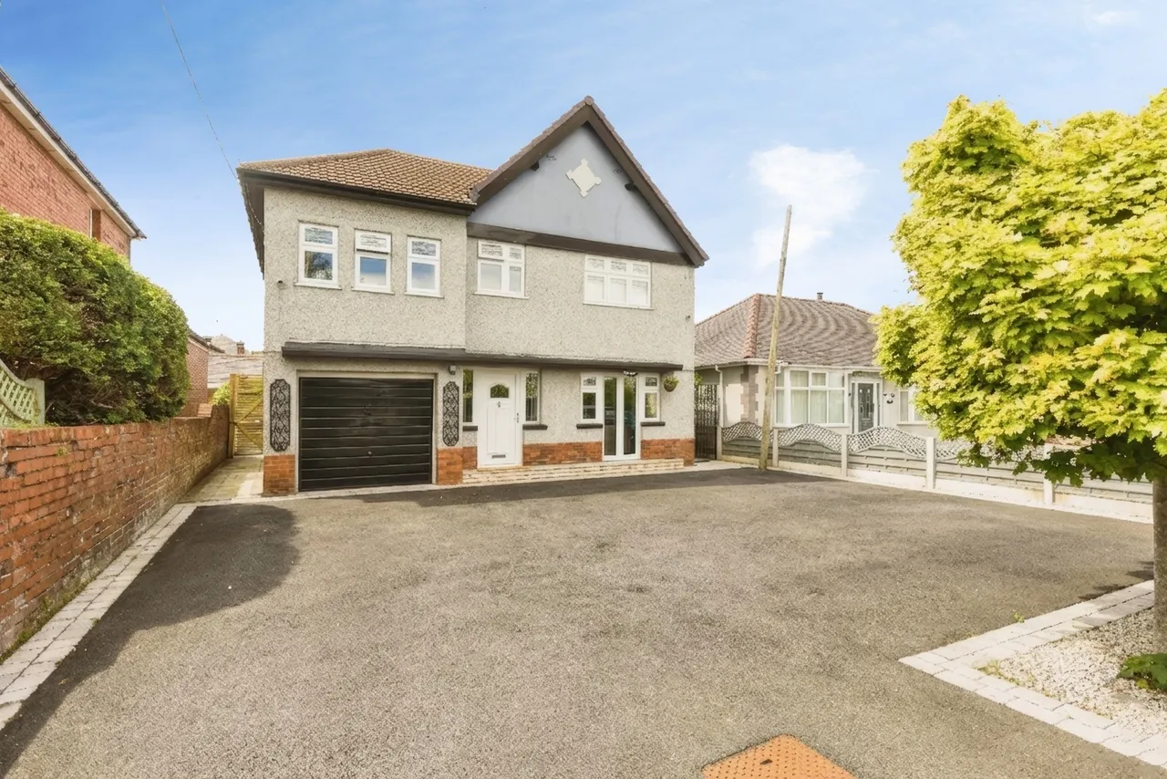 High Street, Coedpoeth, LL11, photo 2