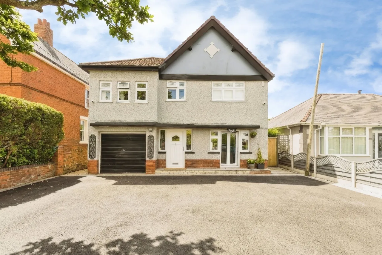 High Street, Coedpoeth, LL11, photo 25