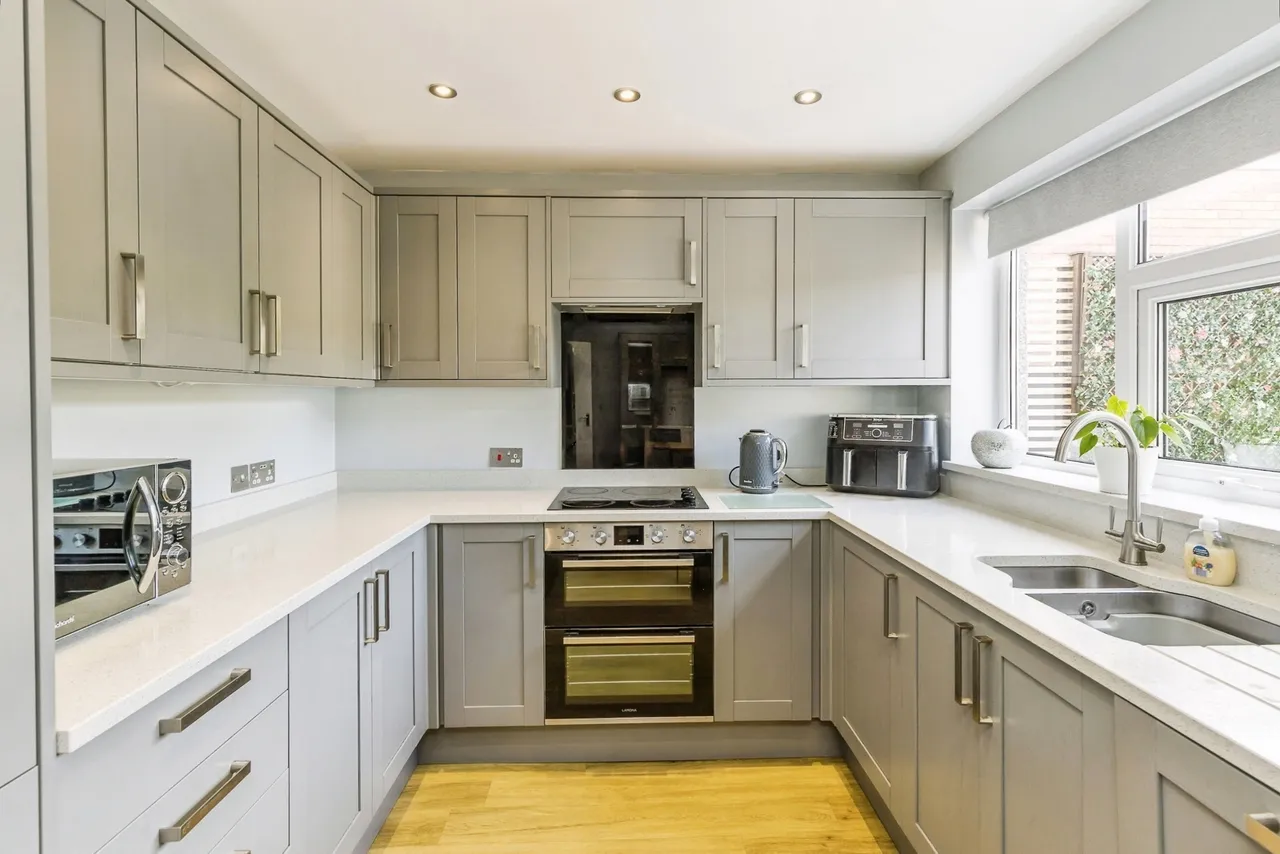 High Street, Coedpoeth, LL11, photo 10