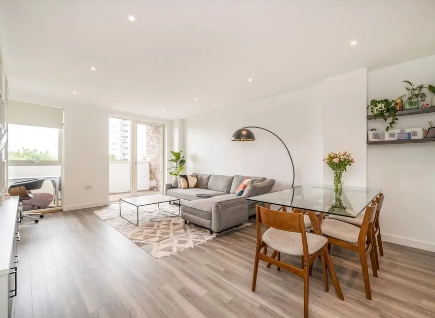 3 bed flat for sale — Avenue Road, Acton, W3