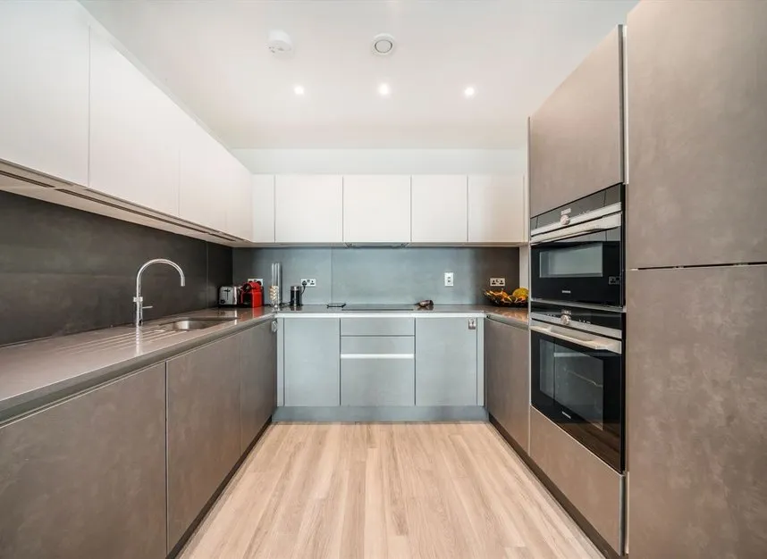 Avenue Road, Acton, W3, photo 2