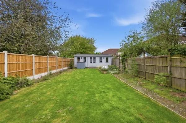 Spring Gardens, Romford, RM7 9LR, photo 3