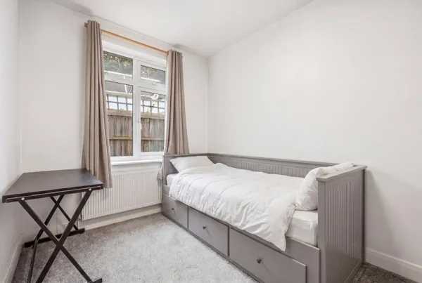 Spring Gardens, Romford, RM7 9LR, photo 11