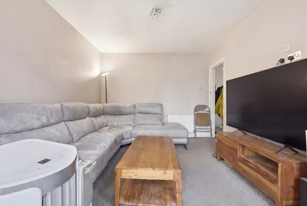 Spring Gardens, Romford, RM7 9LR, photo 6