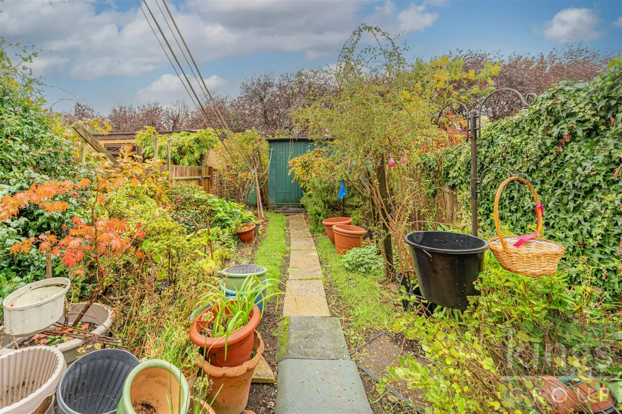 Tynemouth Drive, Enfield, photo 13