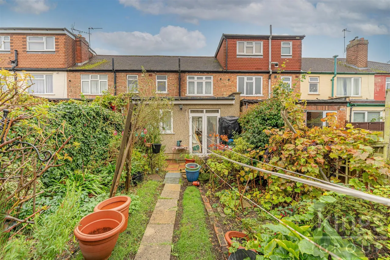 Tynemouth Drive, Enfield, photo 14