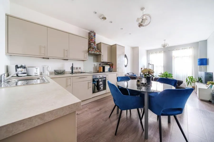 High Street, Crawley, RH10, photo 2