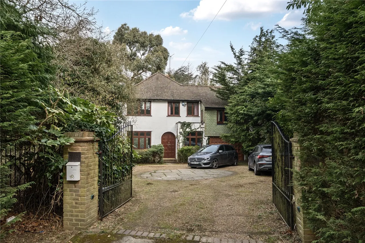 4 bed house for sale — Barnet Road, Arkley, Hertfordshire, EN5 3JD