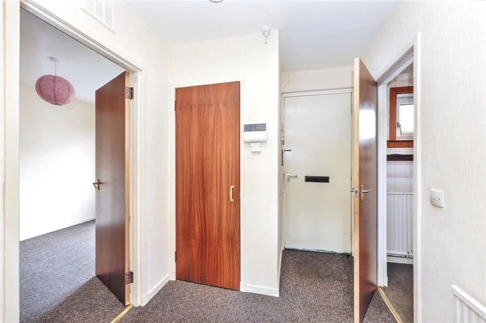Back'oyards, Inverkeithing, KY11, photo 4