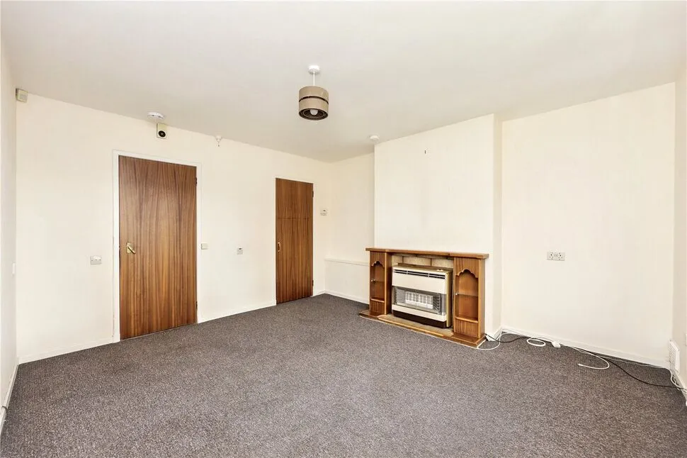 Back'oyards, Inverkeithing, KY11, photo 5