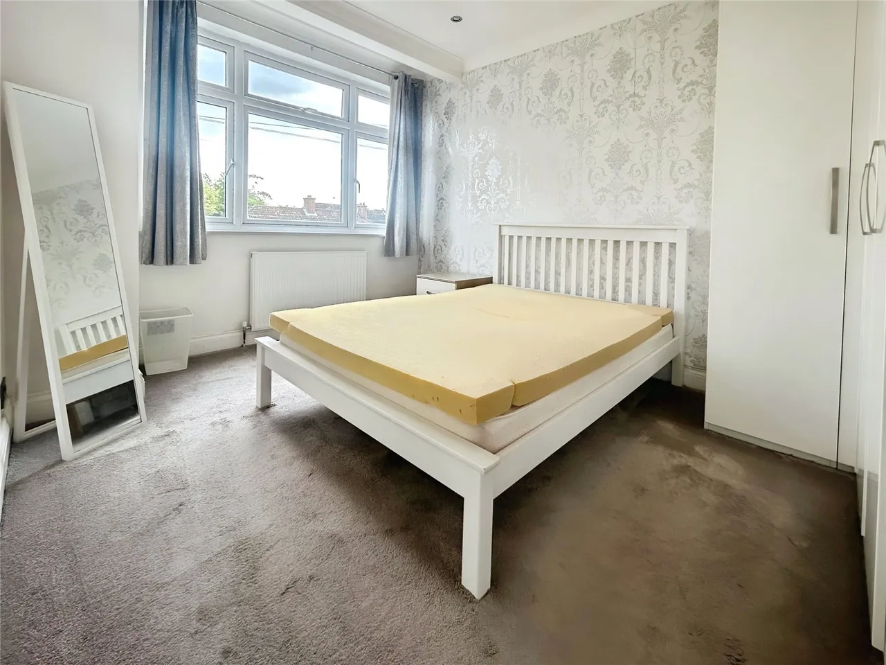 1 bed property to rent, Albert Road, Englefield Green, TW20