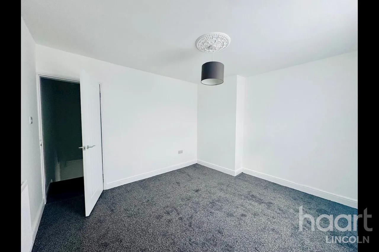 Thesiger Street, LN5, photo 10