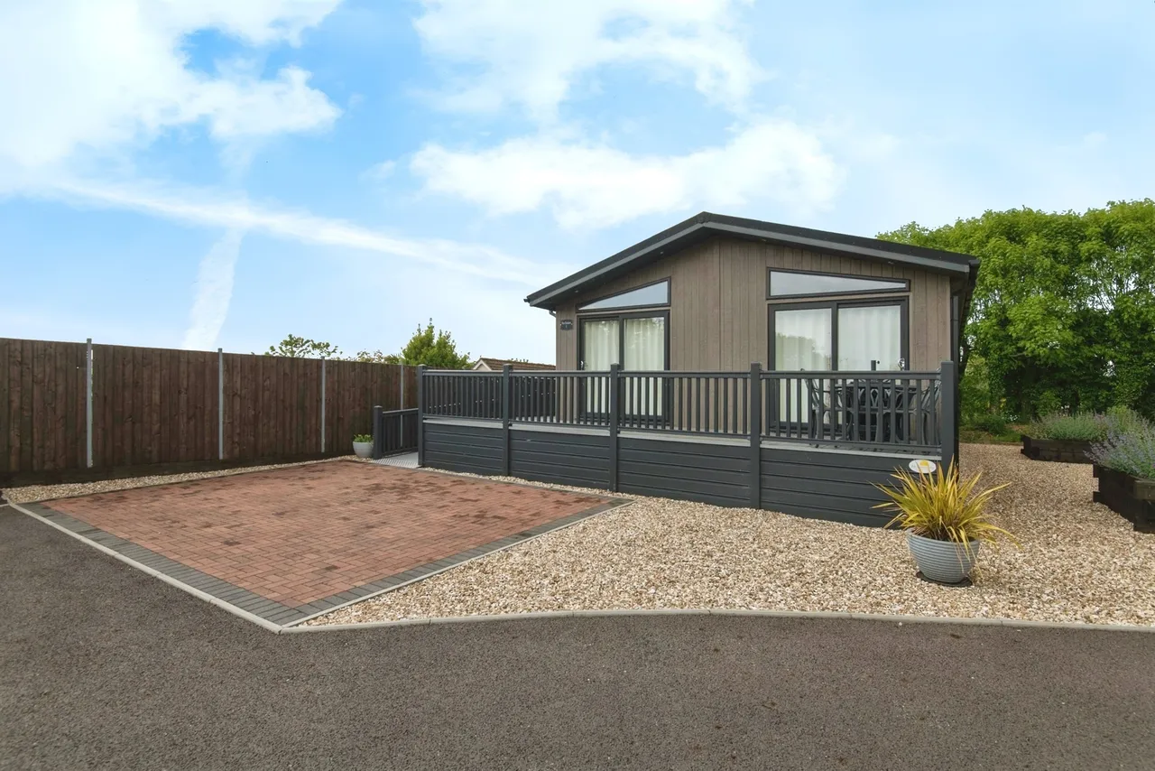 3 bed lodge for sale, Sidmouth Road, Rousdon, DT7