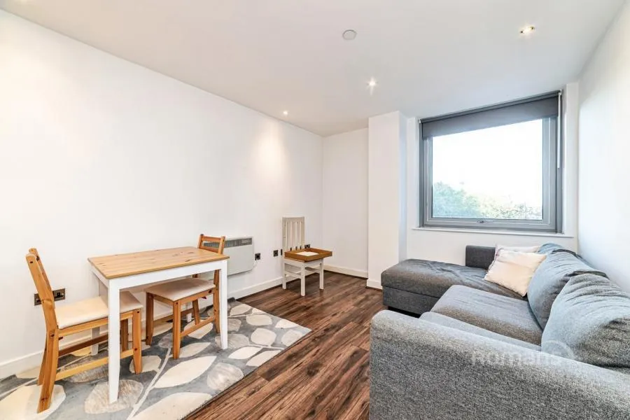 Churchill Place, Basingstoke, RG21, photo 3