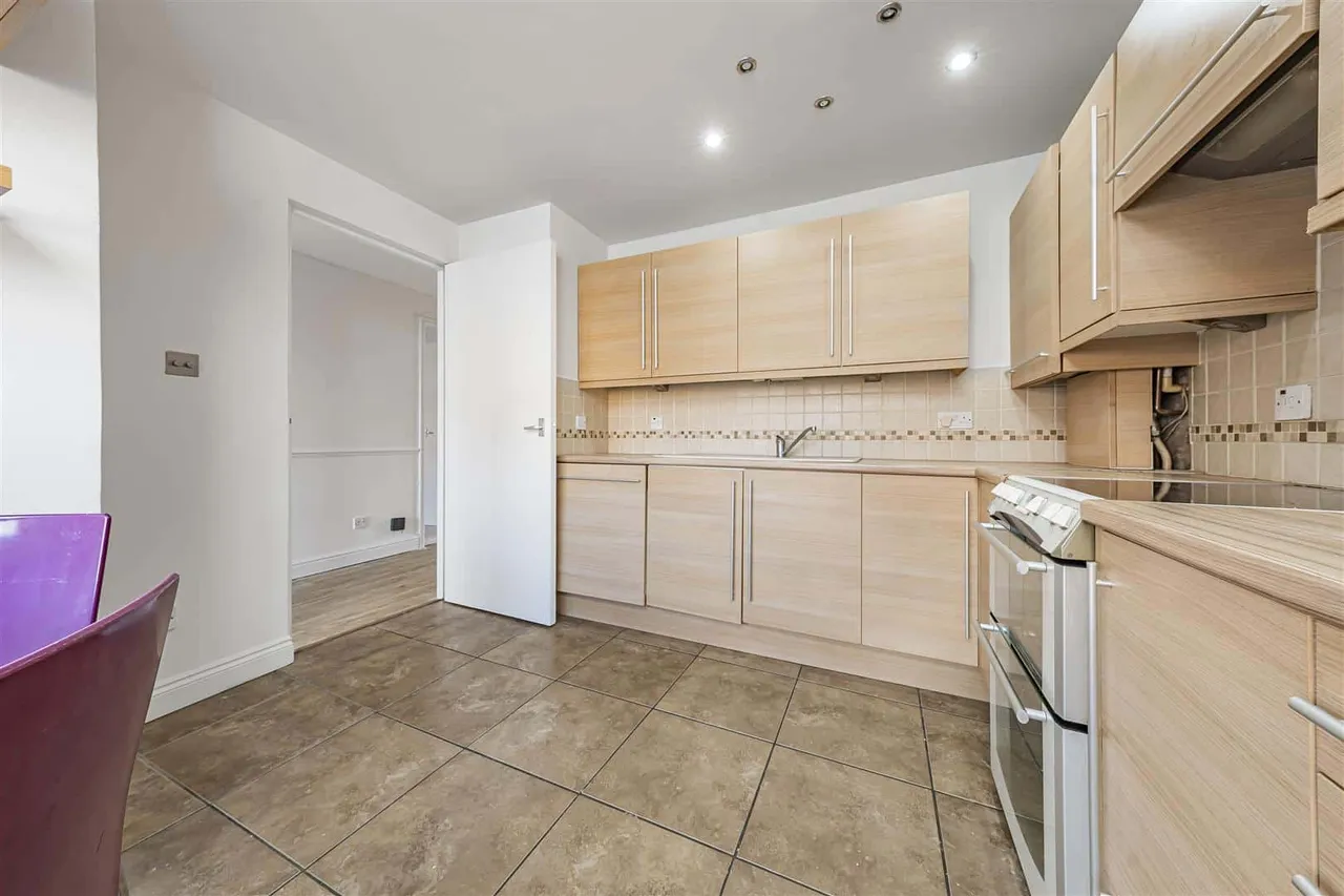 Grampian Way, Langley, Slough, SL3 8UH, photo 8