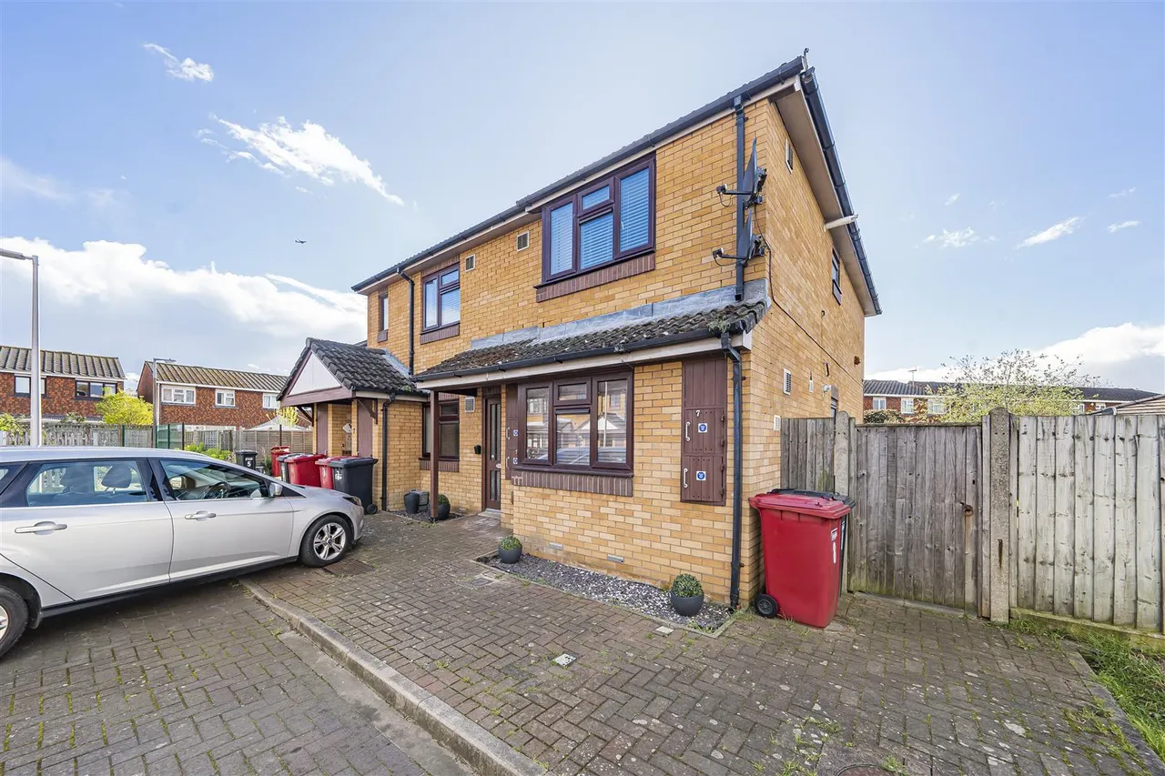 Grampian Way, Langley, Slough, SL3 8UH, photo 17
