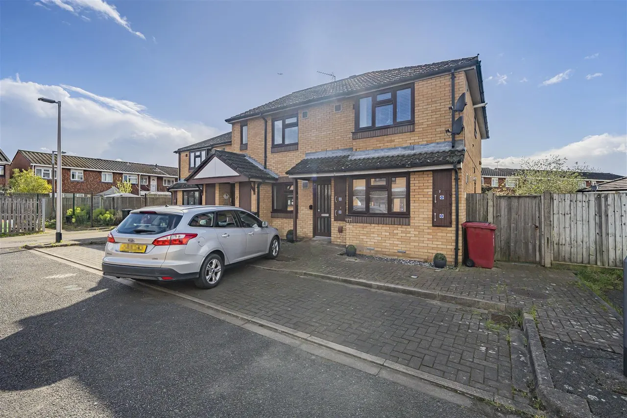 Grampian Way, Langley, Slough, SL3 8UH, photo 3