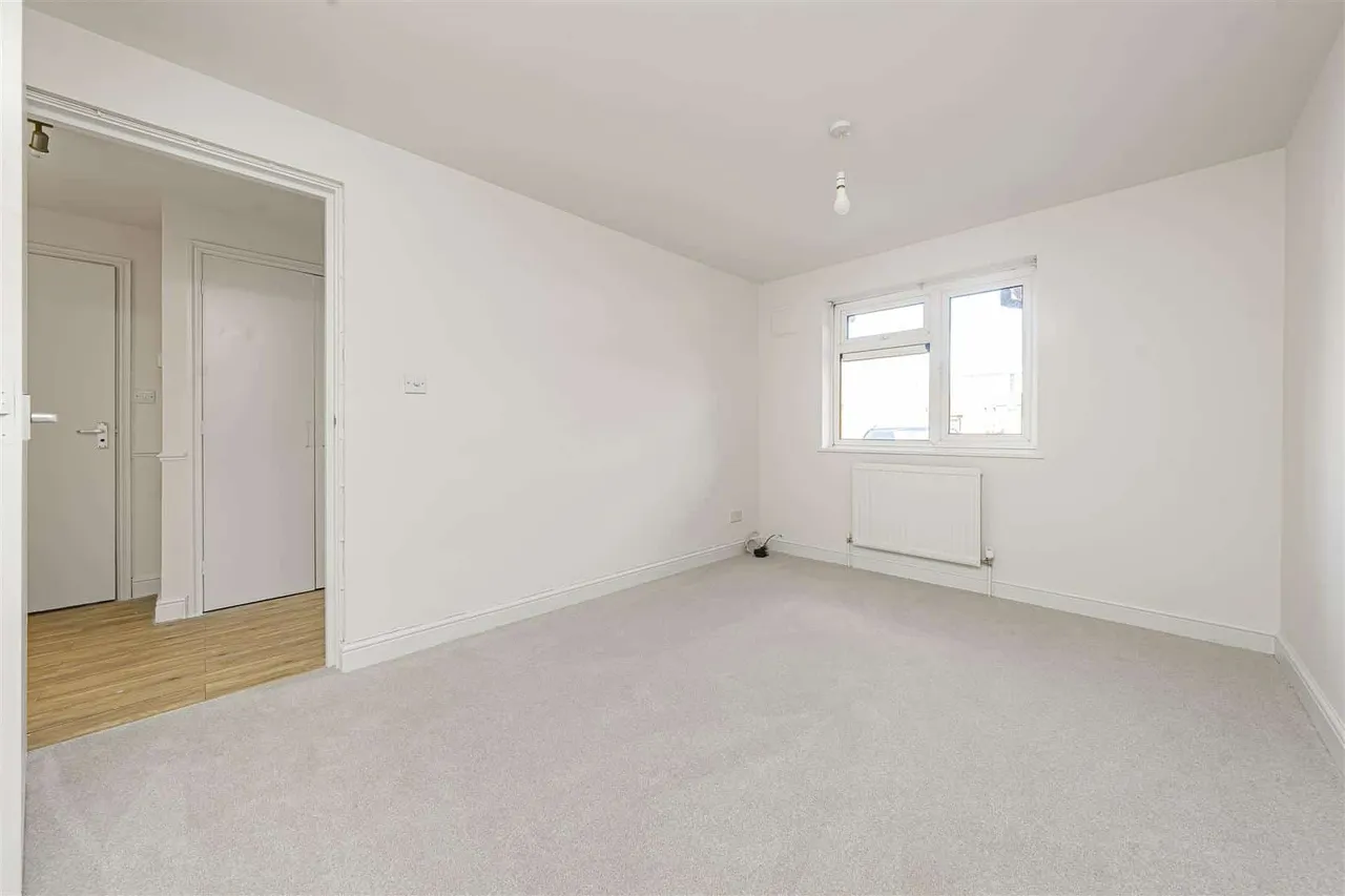 Grampian Way, Langley, Slough, SL3 8UH, photo 13