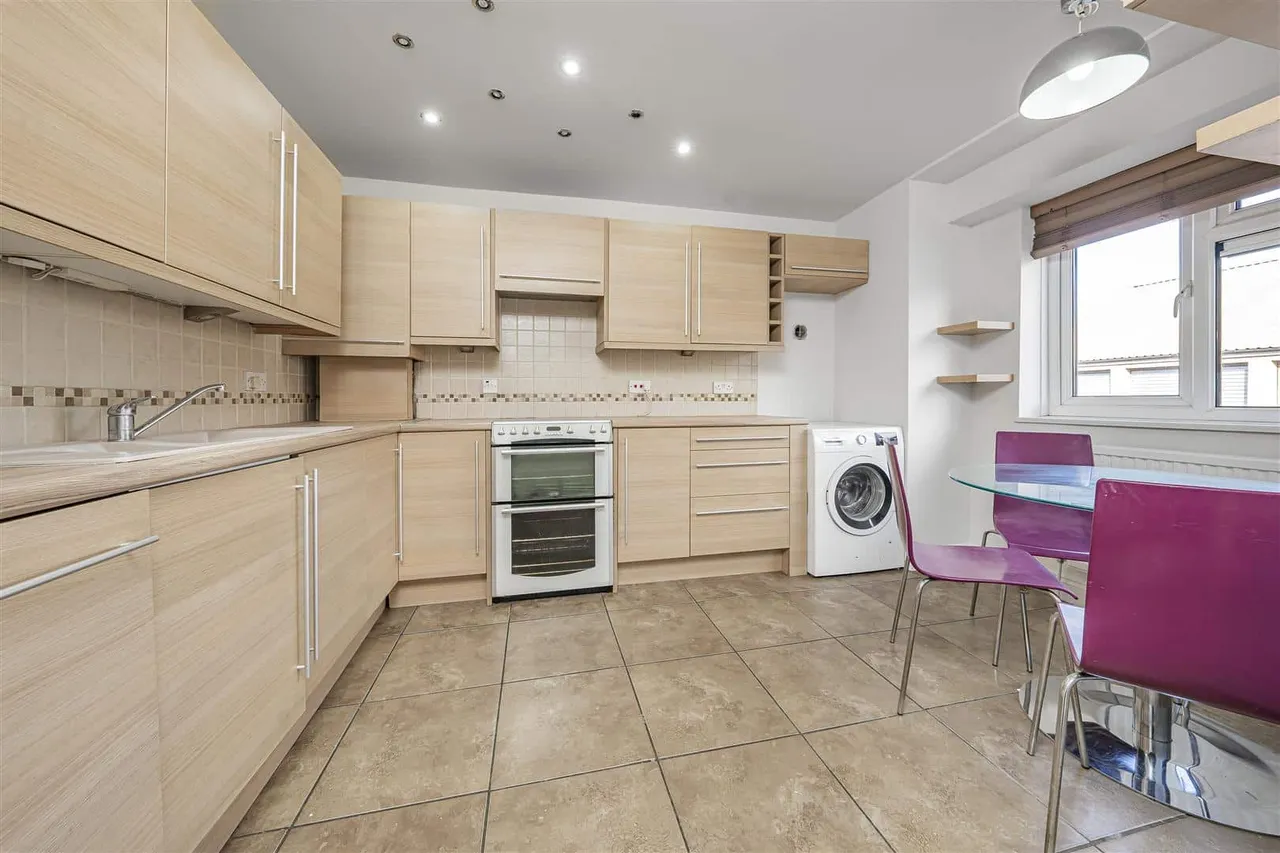 Grampian Way, Langley, Slough, SL3 8UH, photo 7