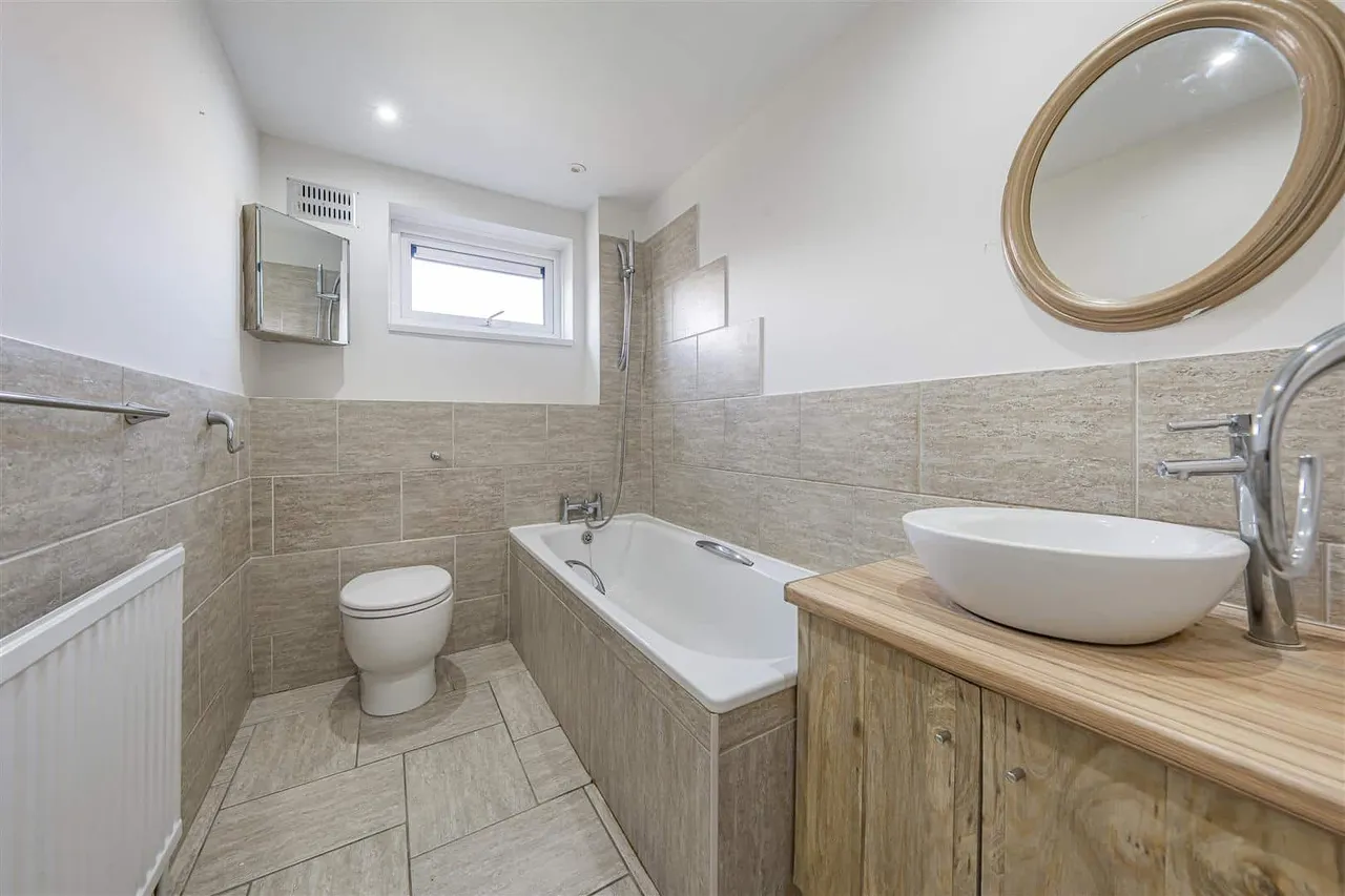 Grampian Way, Langley, Slough, SL3 8UH, photo 15
