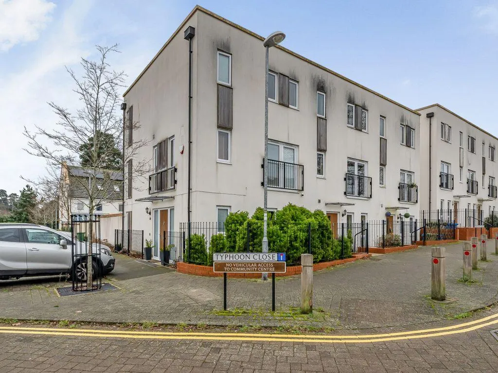 4 bed house for sale, Typhoon Close, Bracknell, RG12