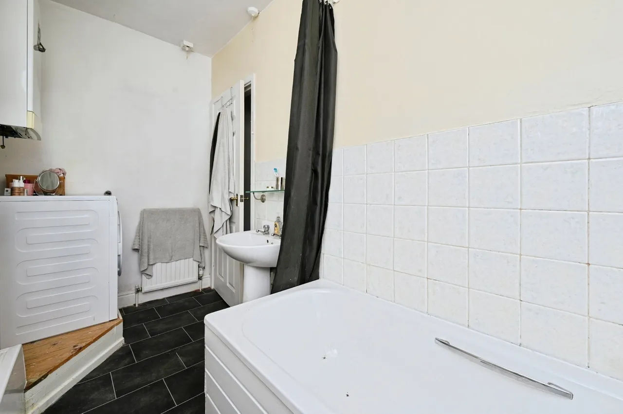 Sadler Street, Mansfield, Nottinghamshire, NG19, photo 17