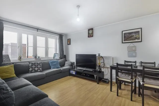 Bath Road, Slough, SL1, photo 3