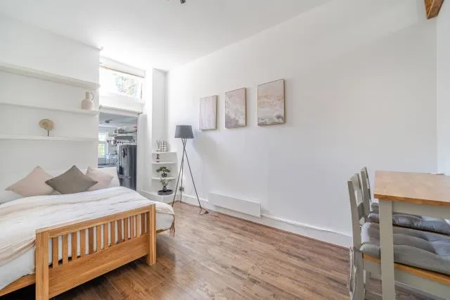 flat to rent, Heath Street, London, NW3
