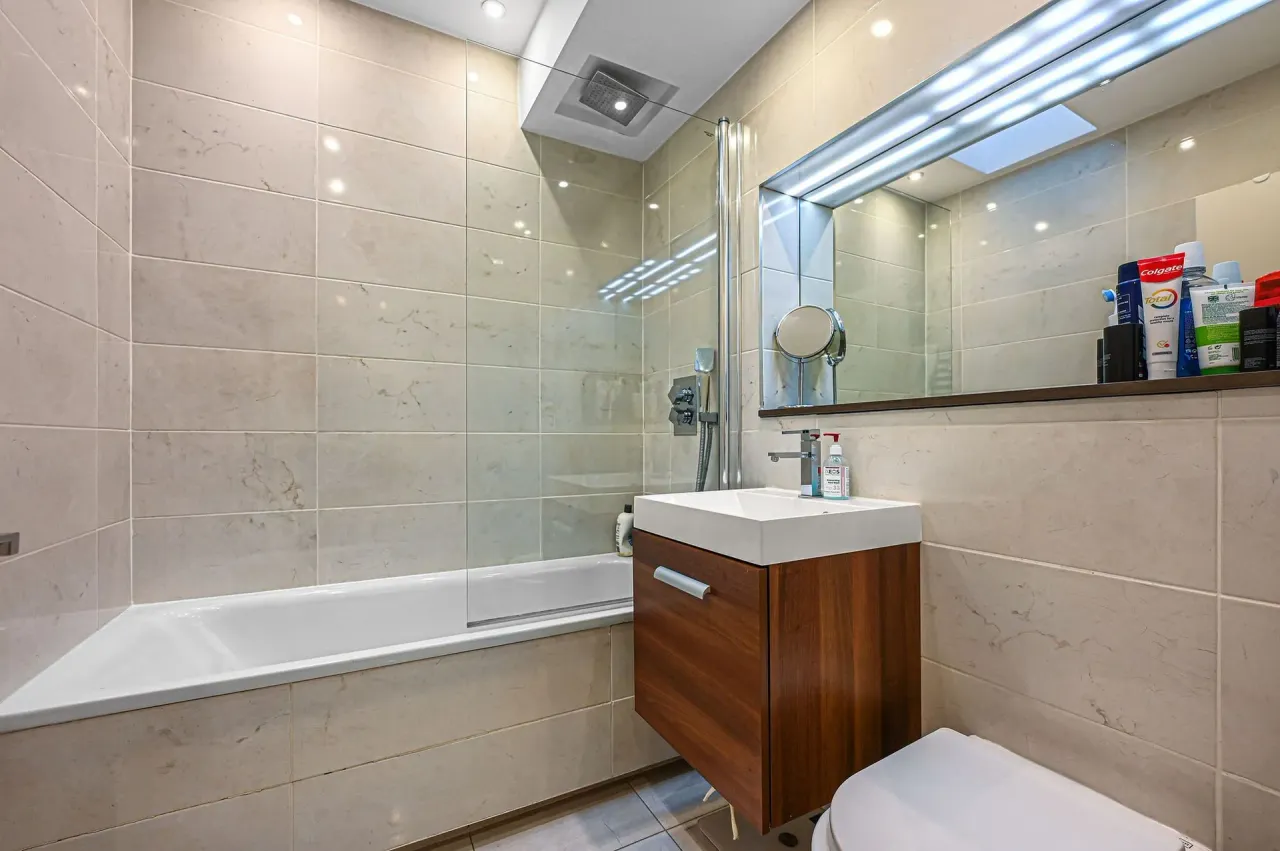 Guide Price £350,000 - £375,000 Newark Street, Whitechapel E1, photo 7