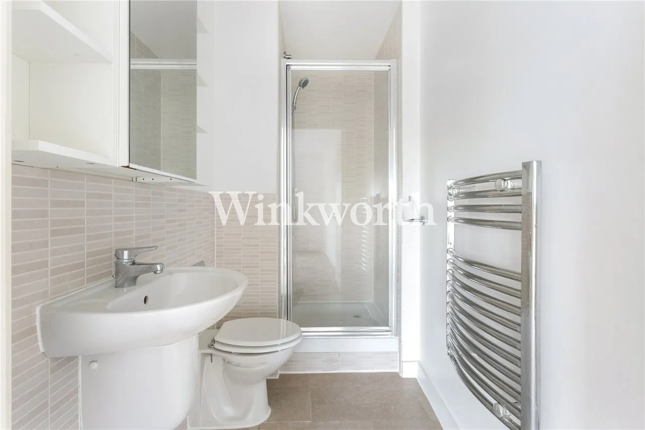 Friern Barnet Road, London, N11, photo 10