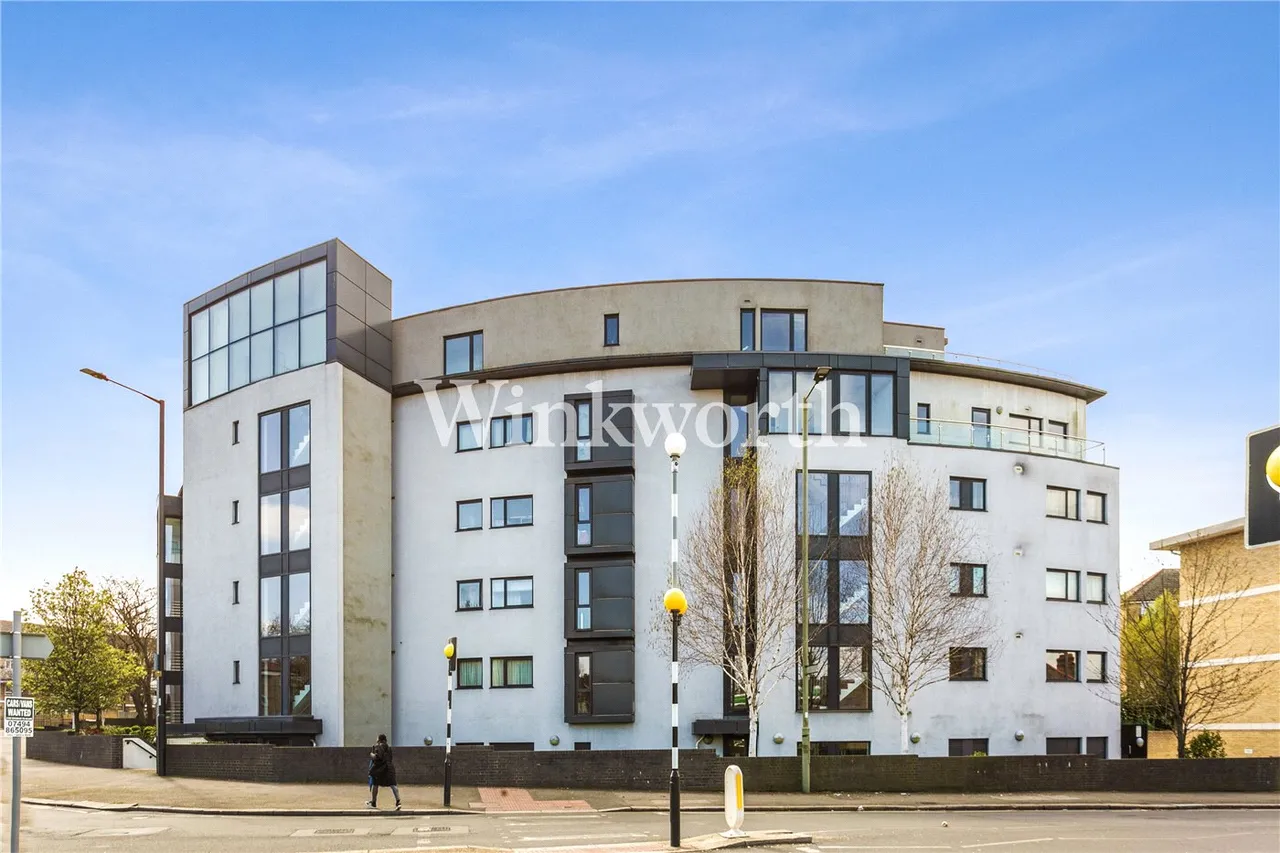Friern Barnet Road, London, N11, photo 14