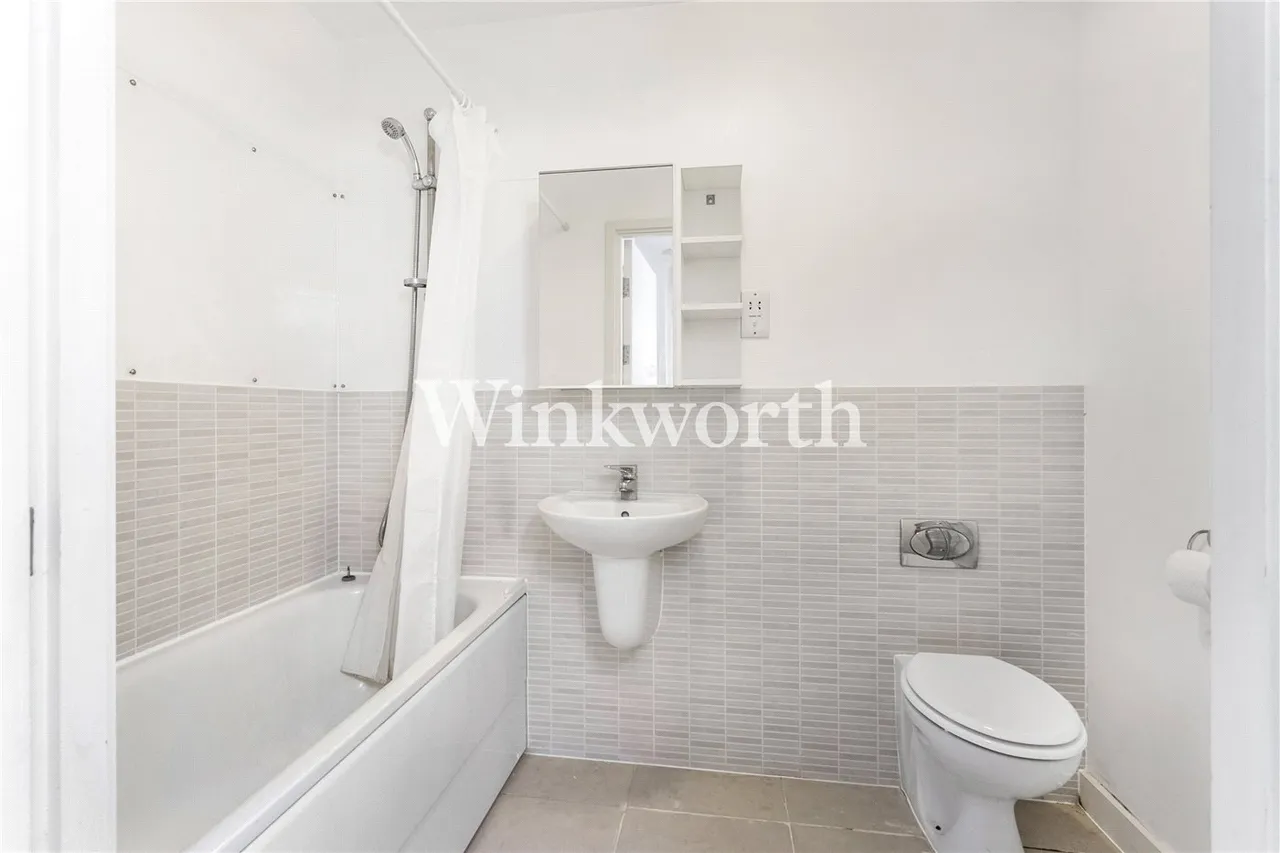 Friern Barnet Road, London, N11, photo 9