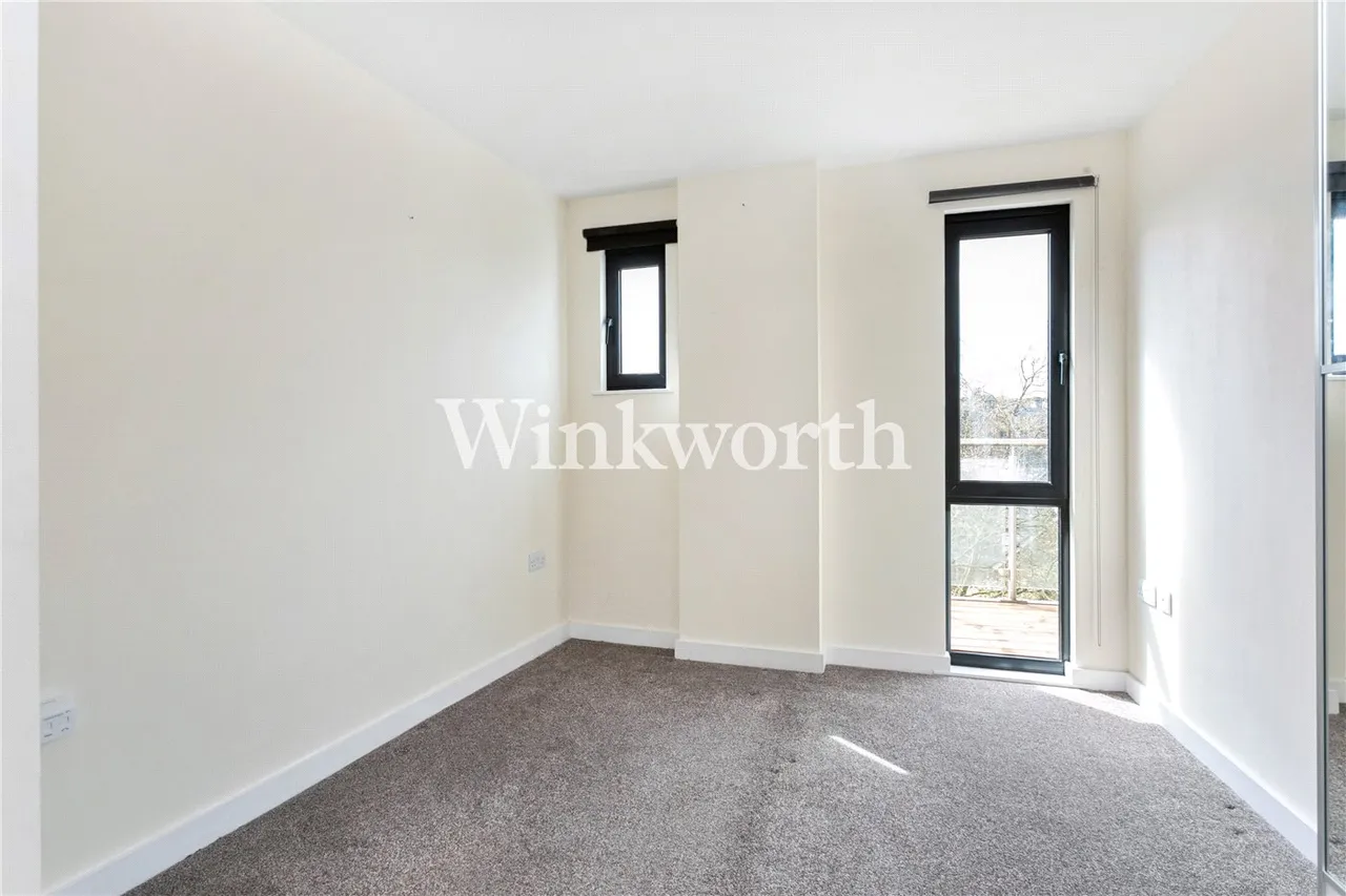 Friern Barnet Road, London, N11, photo 8
