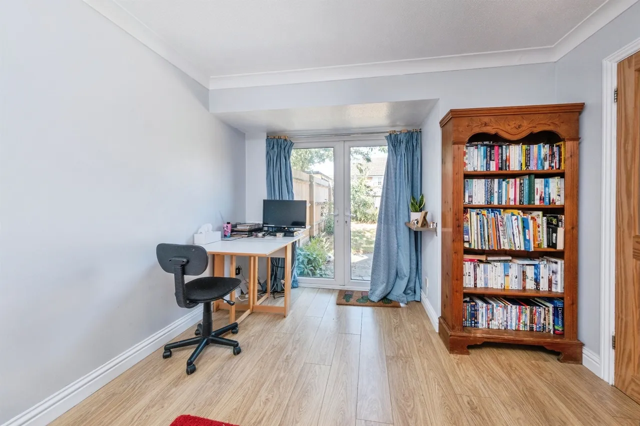 Campbell Close, Buckingham, MK18, photo 6