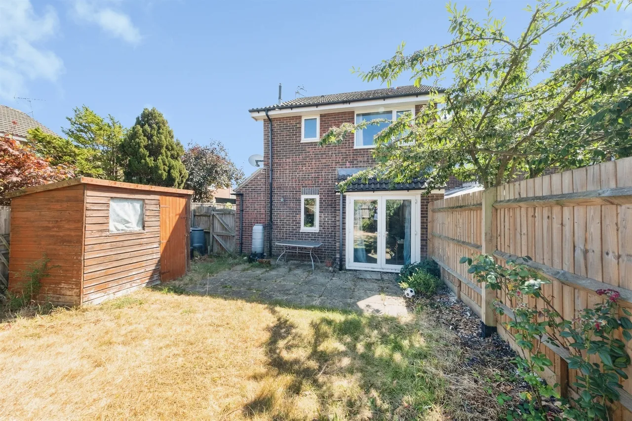 Campbell Close, Buckingham, MK18, photo 11